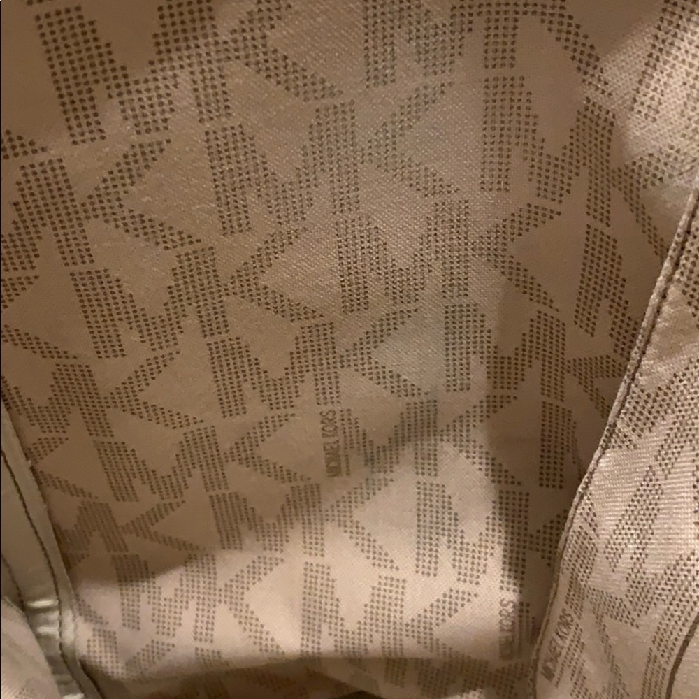 Michael Kors authentic tote - Picture 8 of 11